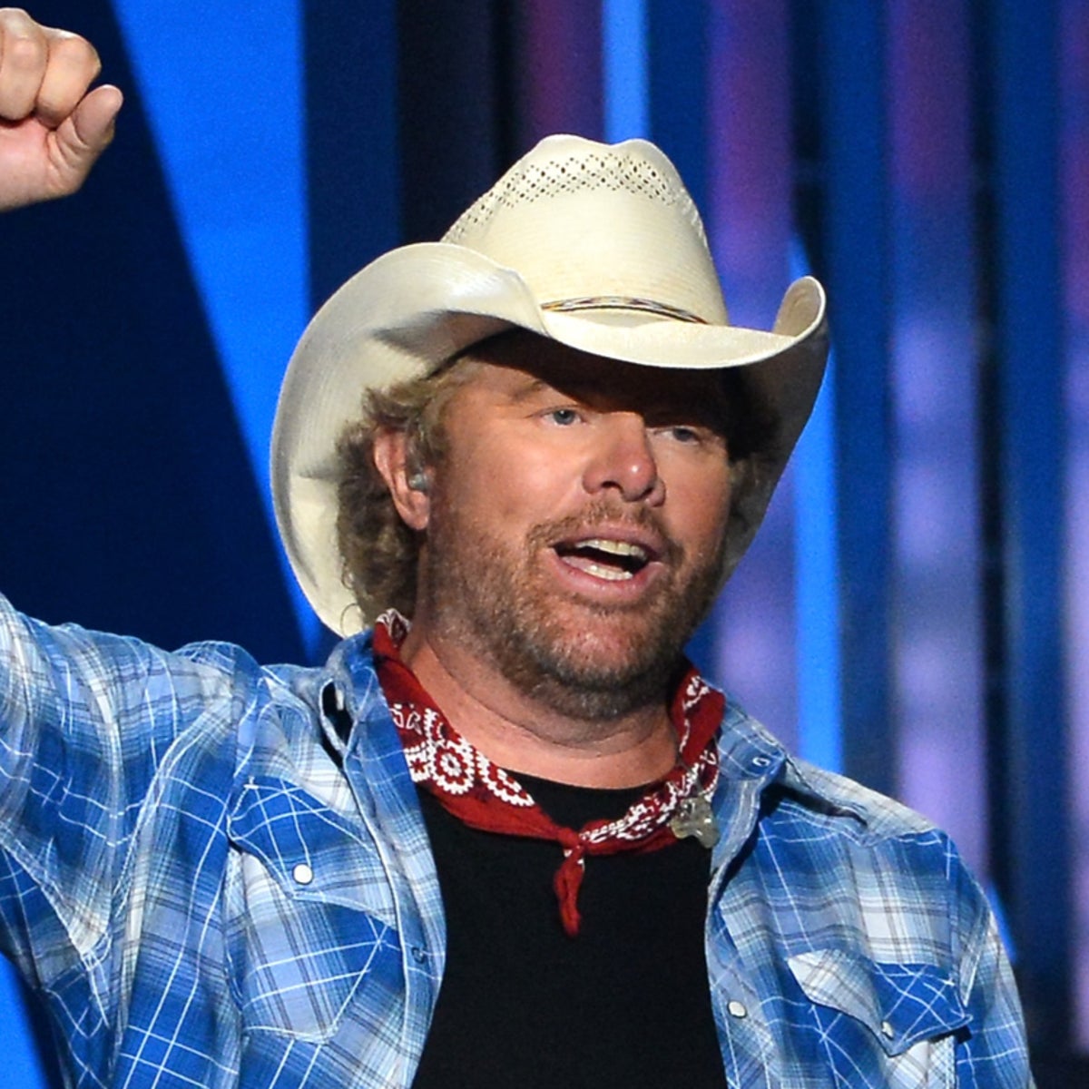 Toby Keith tributes: Country music world grieves singer after he died 'surrounded by family' | The Independent