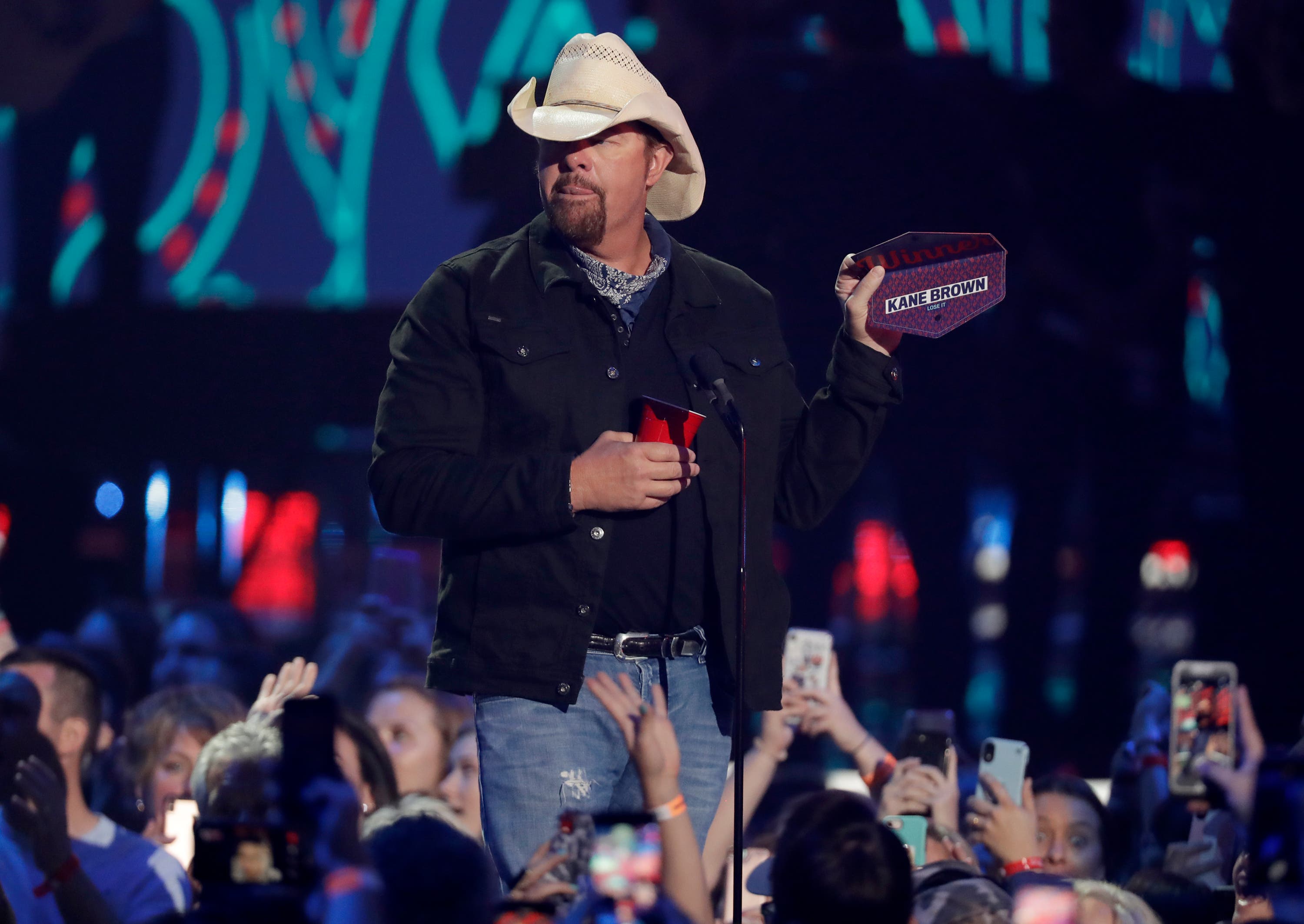 Reaction to the death of Toby Keith, including from Jason Aldean, Randy Houser and Kristin Chenoweth - Vimarsana News