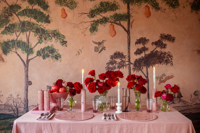 <p>The same undertone but creating a beautiful contrast: the Addison Ross chinoiserie collection, with Andrew Martin wallpaper</p>