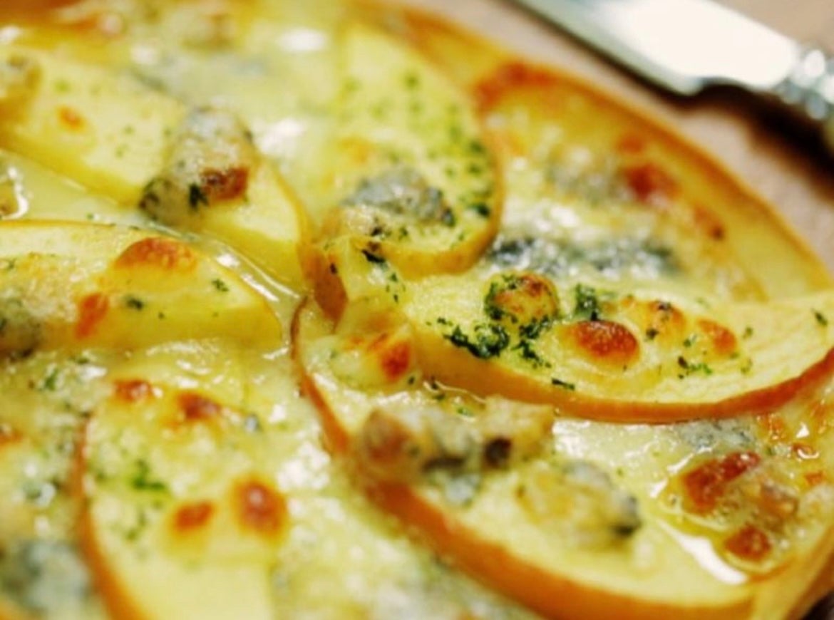 A twist on a classic, this sweet and creamy pizza is guaranteed to go down a treat