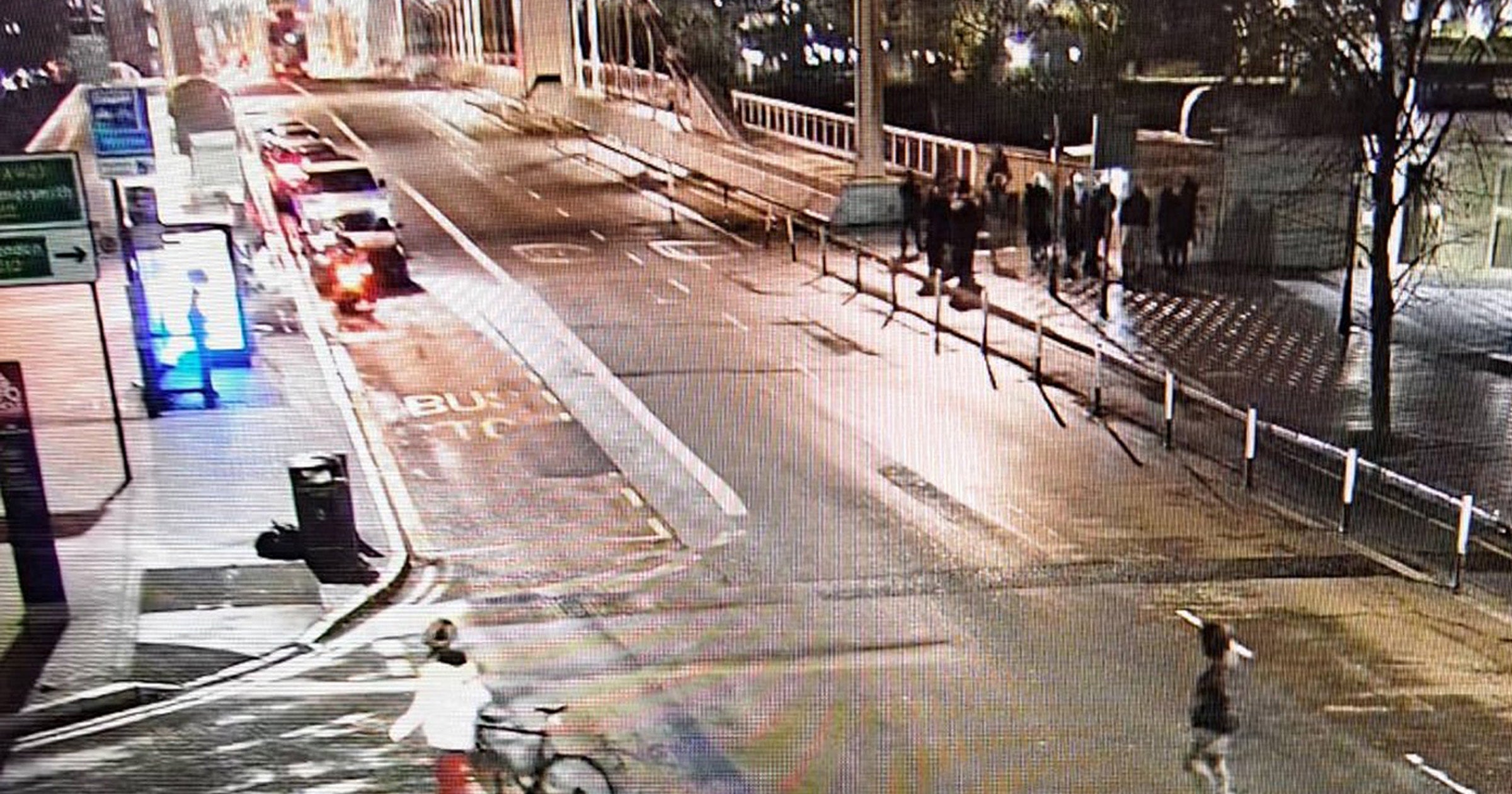 Ezedi crossing over Chelsea Bridge and entering Battersea Park