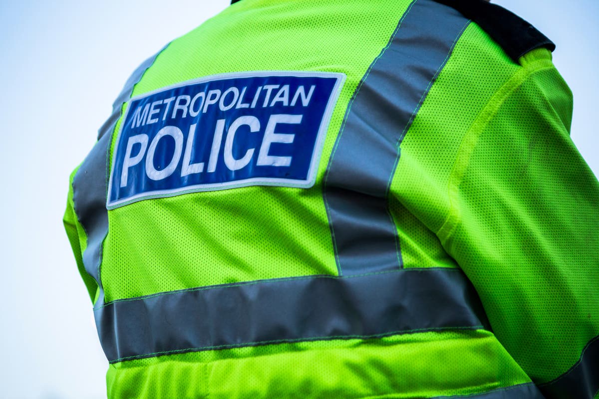 Man &lsquo;threatens Croydon bus passengers with unknown substance&rsquo; in three-hour stand-off with police