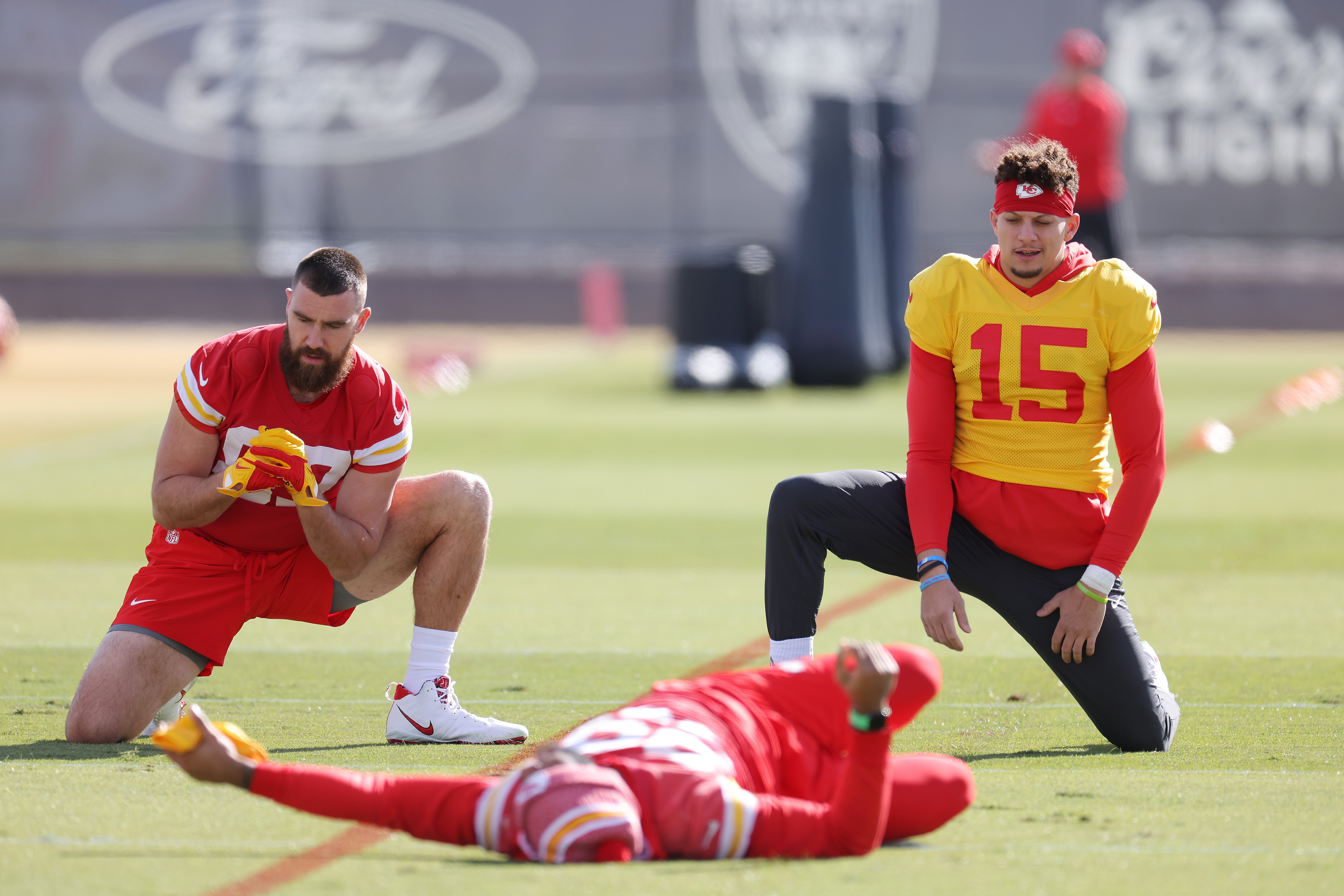 Quarterback Patrick Mahomes and tight end Travis Kelce warm-up