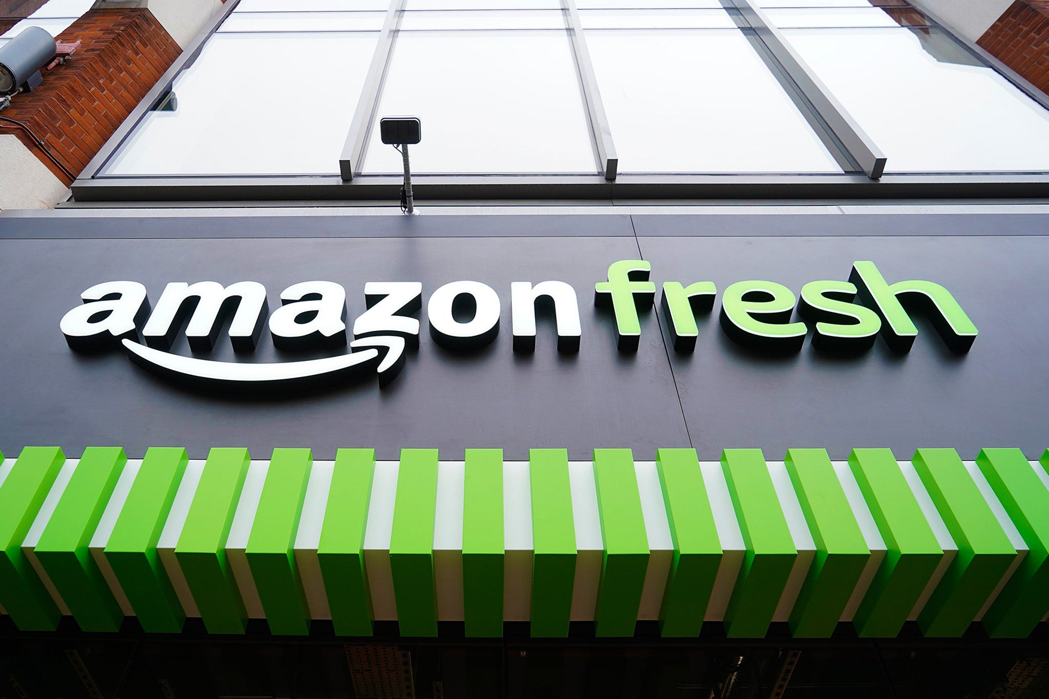Cashier-less, till-less, and vibe-less: The Amazon Fresh shop