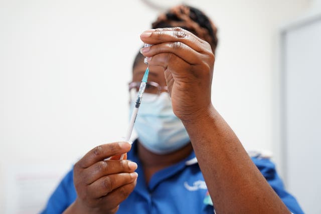 A nurse prepares a dose of a Covid-19 vaccine (PA)