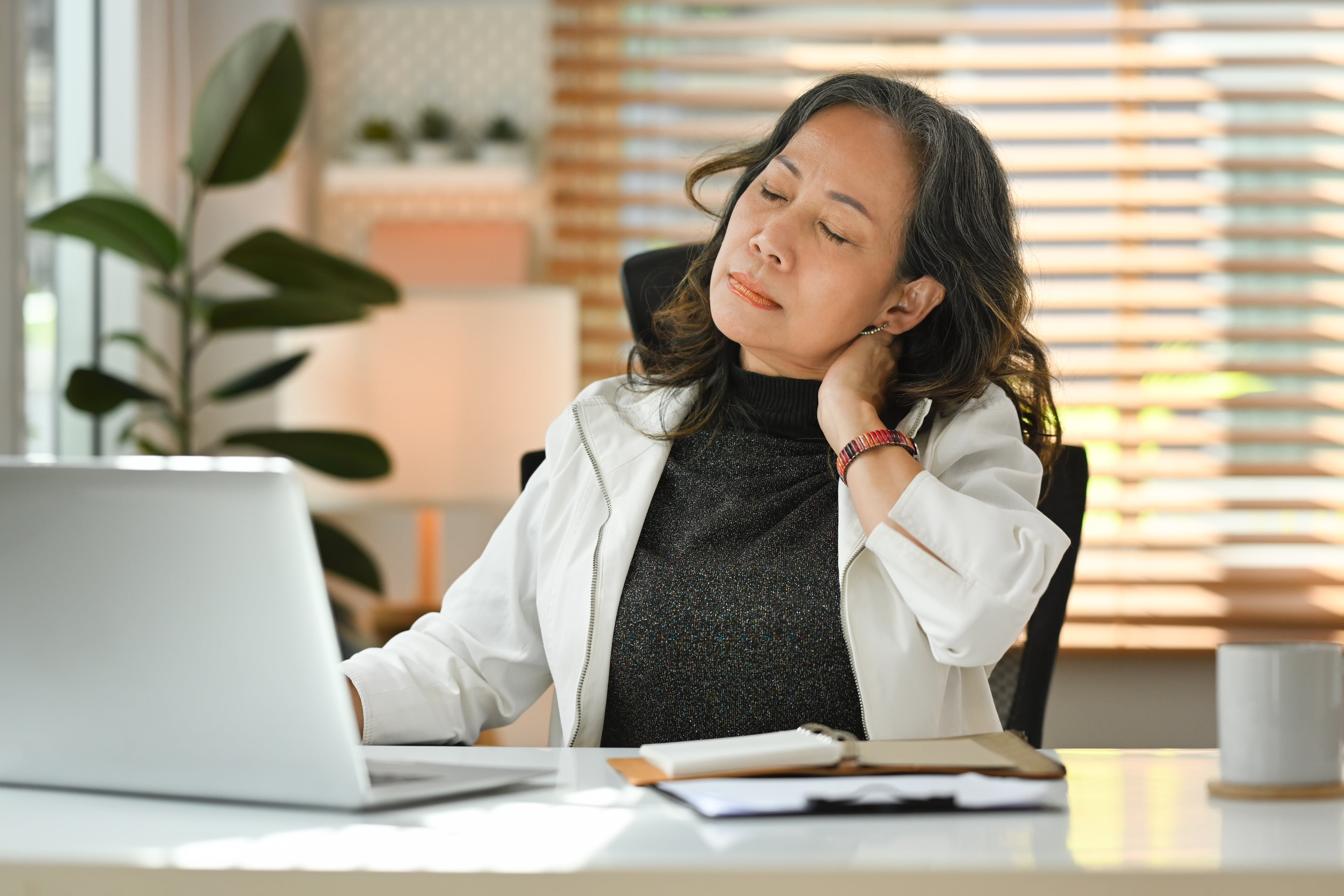 Laptop users are particularly at risk from experiencing neck, shoulder or back pain