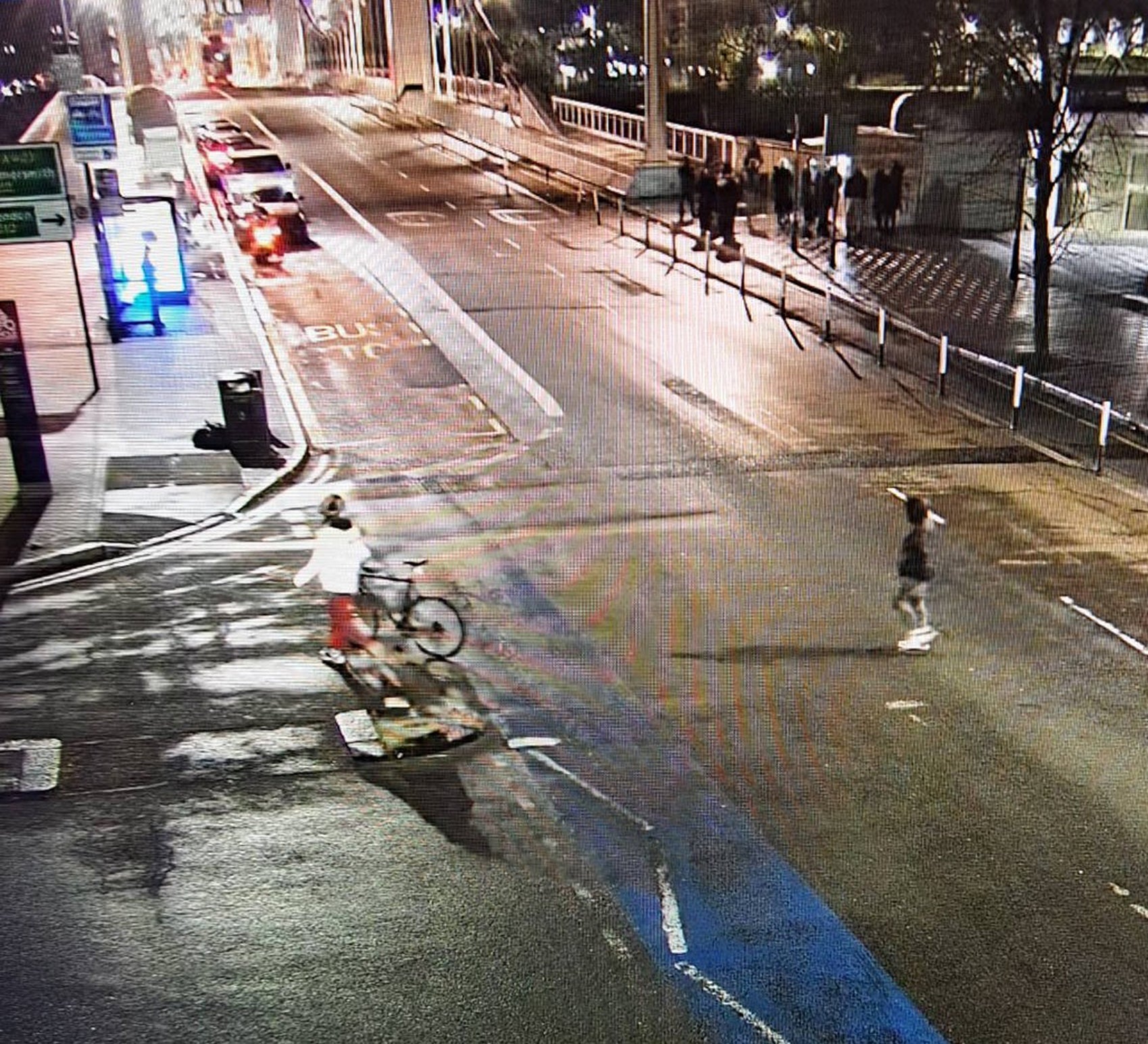 CCTV footage of Ezedi (bottom right wearing a black jacket) near Chelsea Bridge