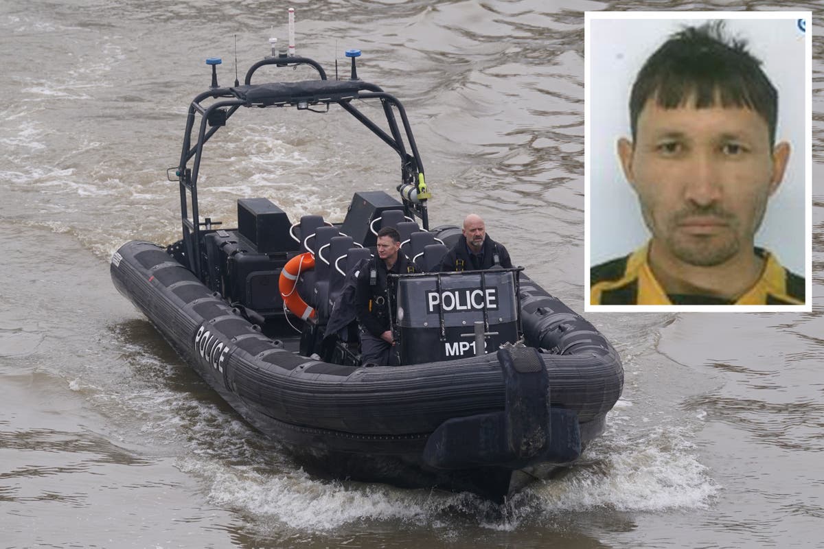 Clapham chemical attack &ndash; latest: Police launch Thames search for suspect Abdul Ezedi near Chelsea Bridge