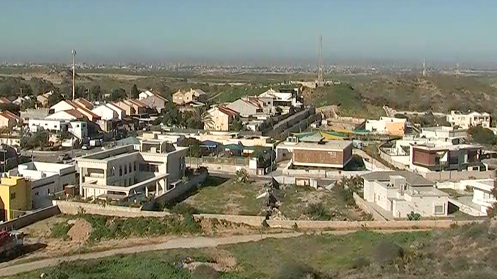 <p>Watch live view over Israel-Gaza border as Netanyahu plans to invade last civilian refuge.</p>