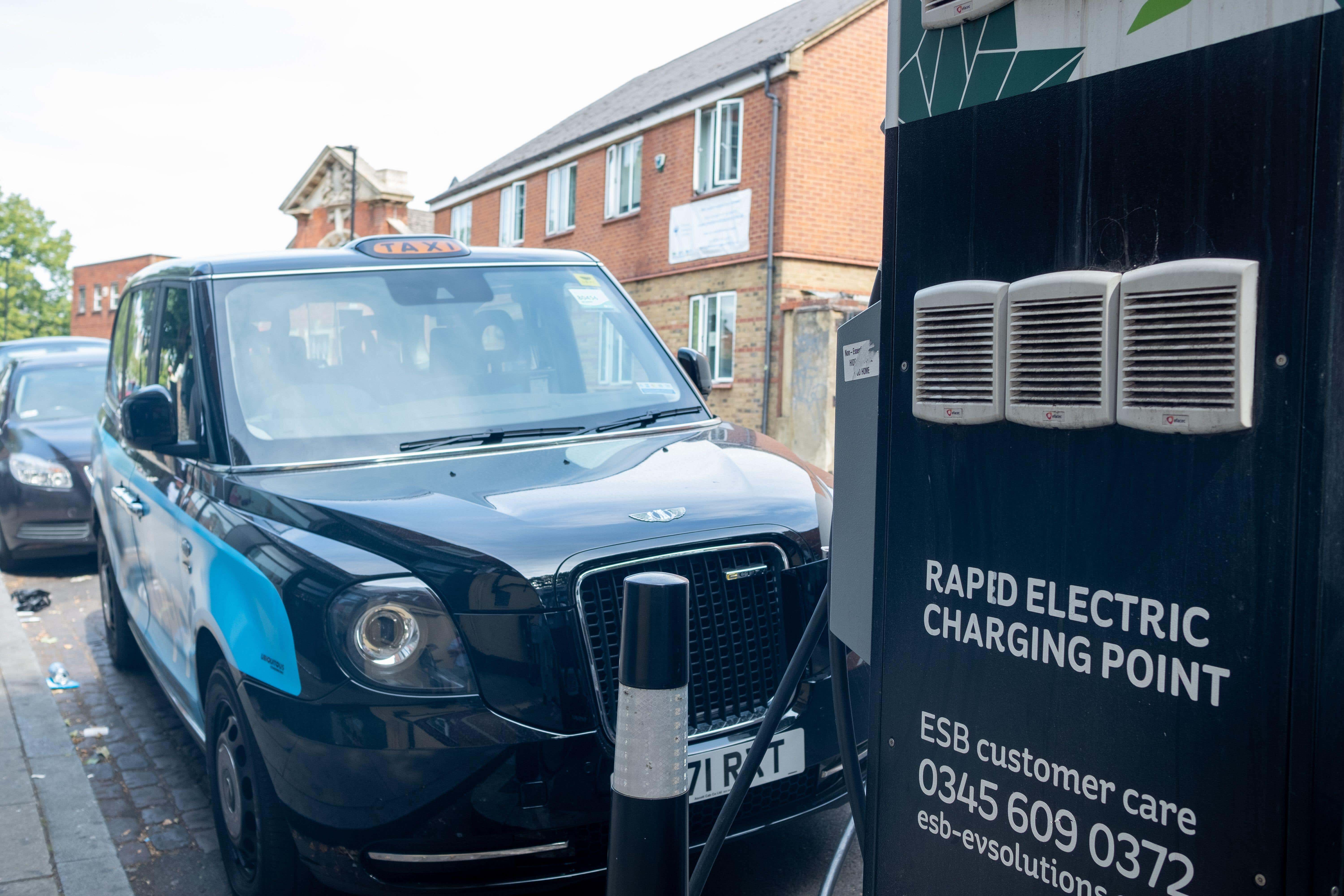 Grants worth up to £7,500 for new electric taxis must be extended to avoid drivers holding onto older, more polluting vehicles for longer, a trade leader has warned (Alamy/PA)