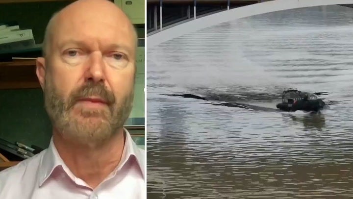 <p>Former detective explains police underwater search for chemical attack suspect Abdul Ezedi.</p>