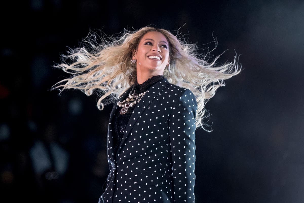 Beyoncé becomes first Black woman to claim top spot on Billboard's country ...