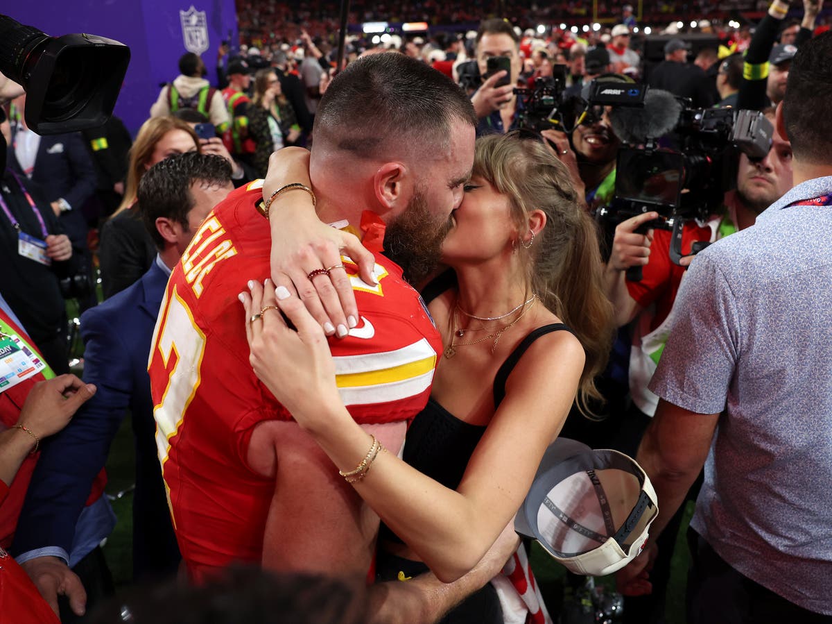 Taylor Swift crushed in group hug as Chiefs win Super Bowl