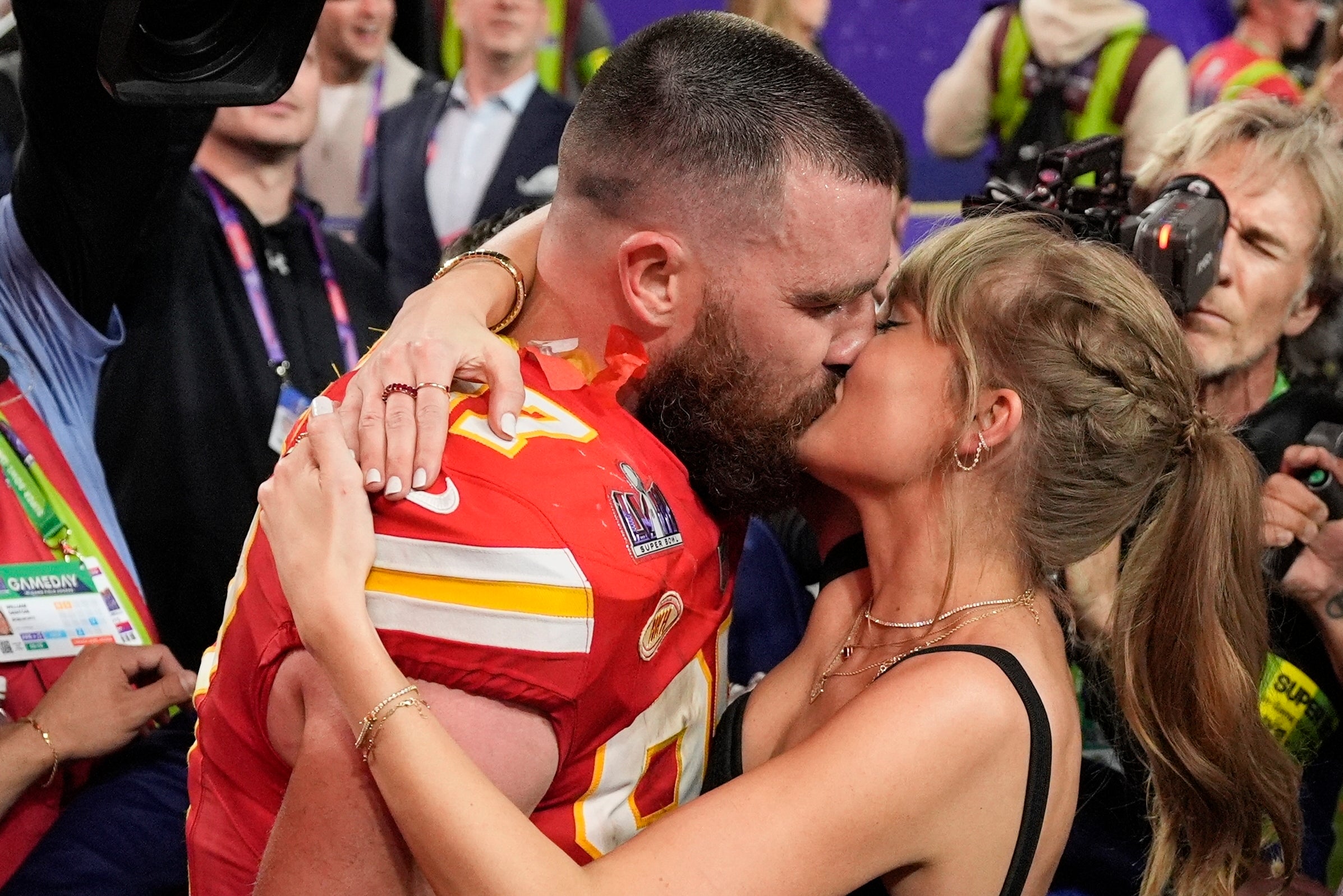 Kelce and Swift kissed on the pitch during the Chiefs’ celebrations