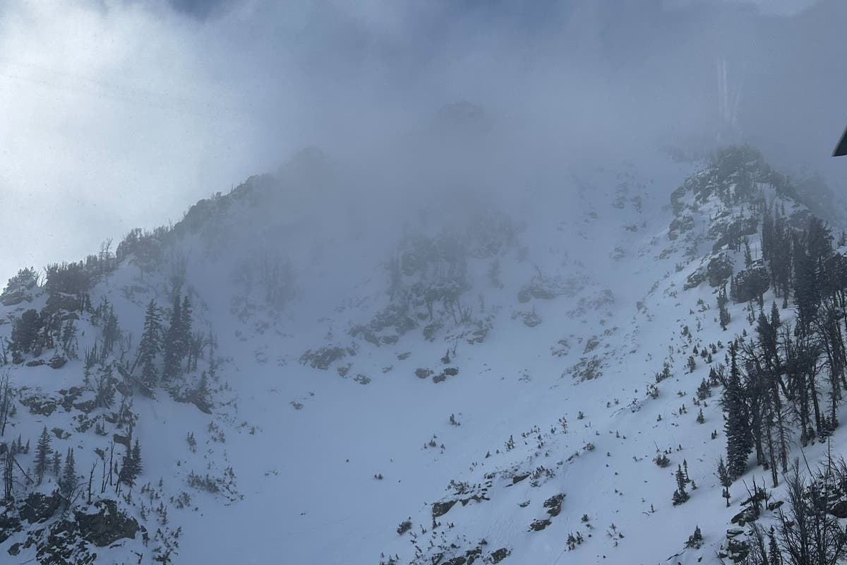 Skier caught in an avalanche carried over 1,500 feet