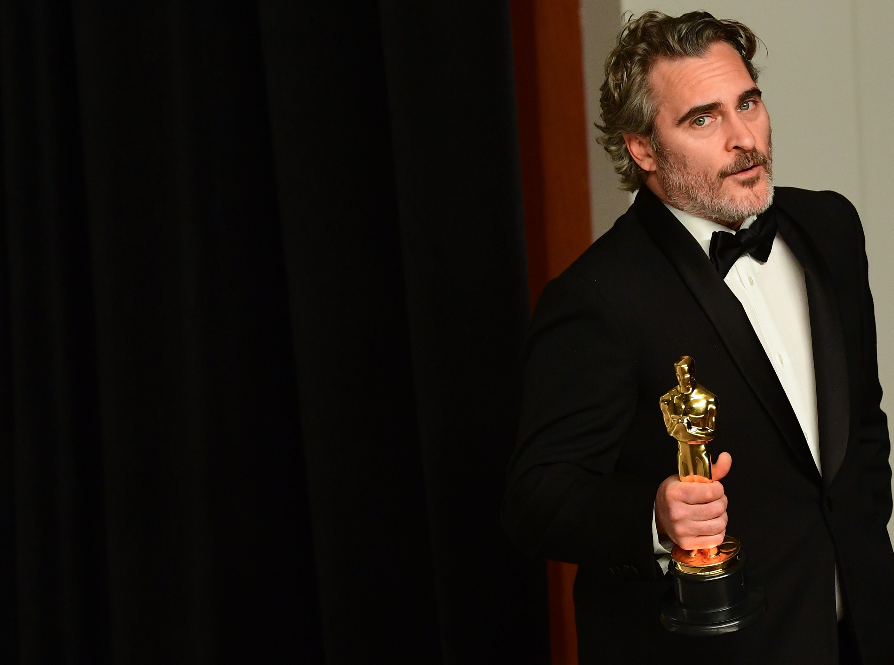 Joaquin Phoenix poses in the press room with the Oscar for Best Actor for ‘Joker’ in 2019
