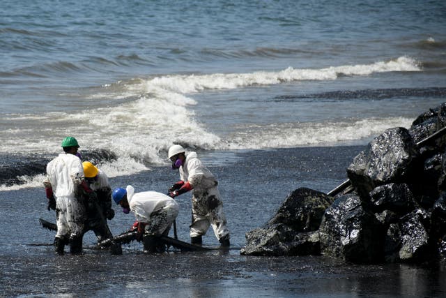 <p>Workers cleaning oil from the shores of Tobago this weekend </p>