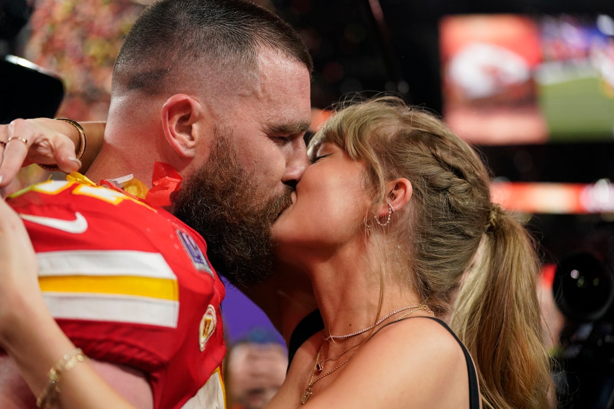 NFL mics capture Travis Kelce’s sweet message to Taylor Swift after winning Super Bowl