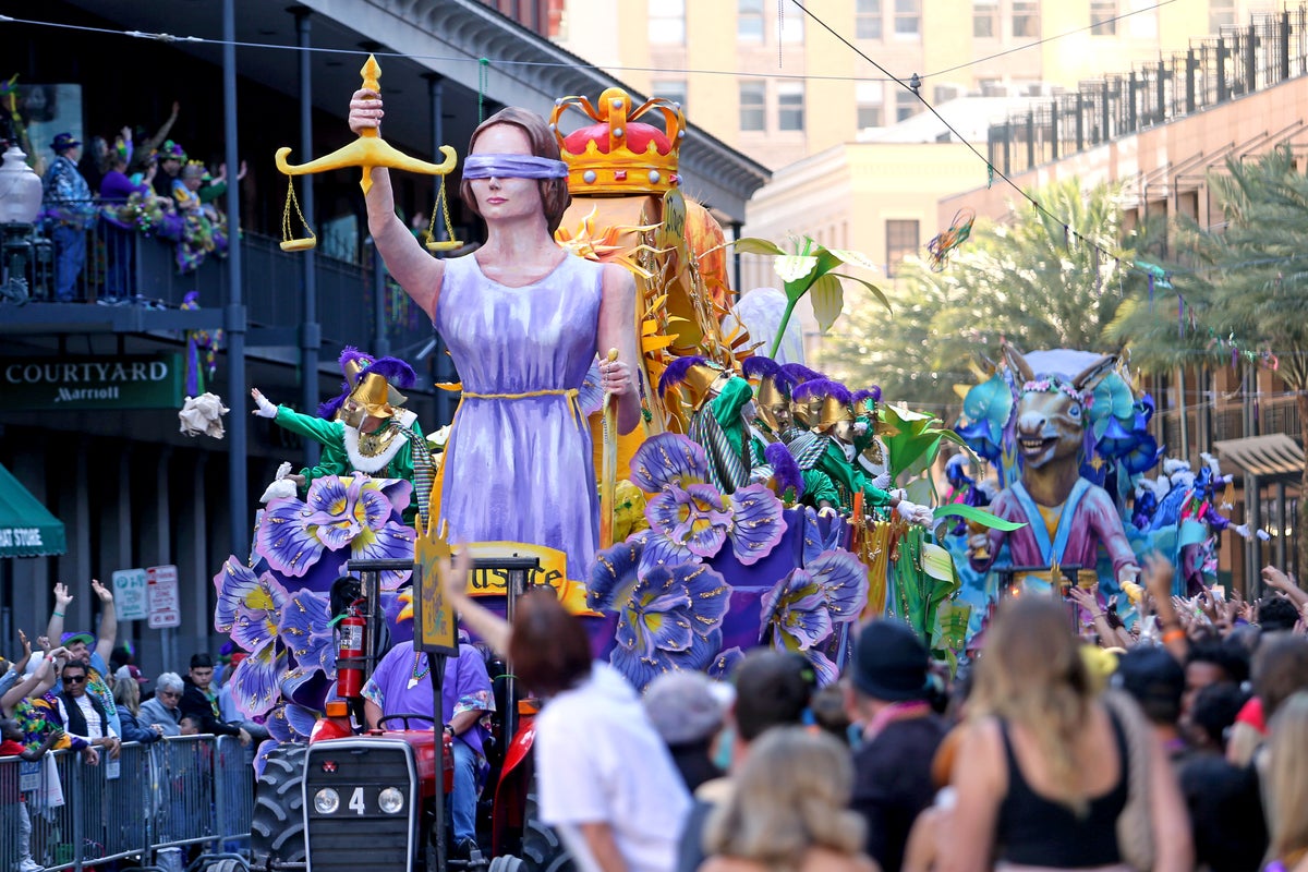 Watch live as King of Carnival leads traditional Mardi Gras parade in New Orleans