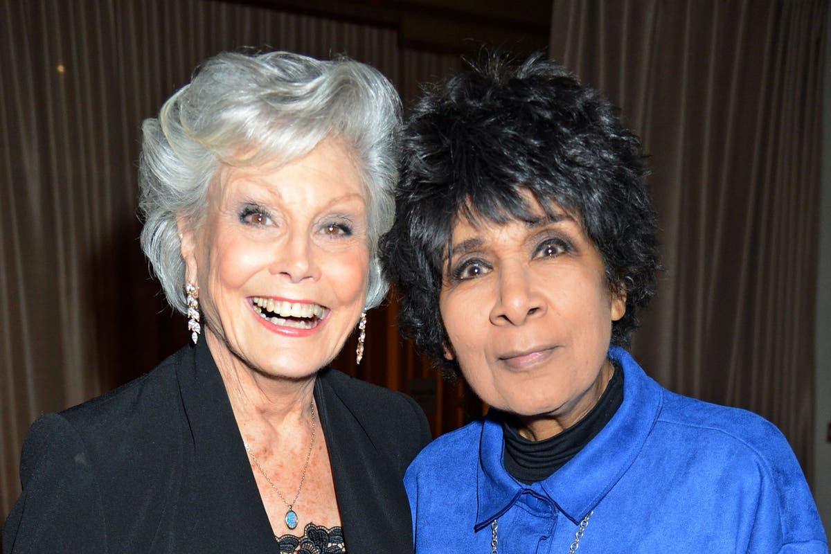Moira Stuart, 74, collapses at Angela Rippon's celebrity party as ambulance rushes to aid - Vimarsana News