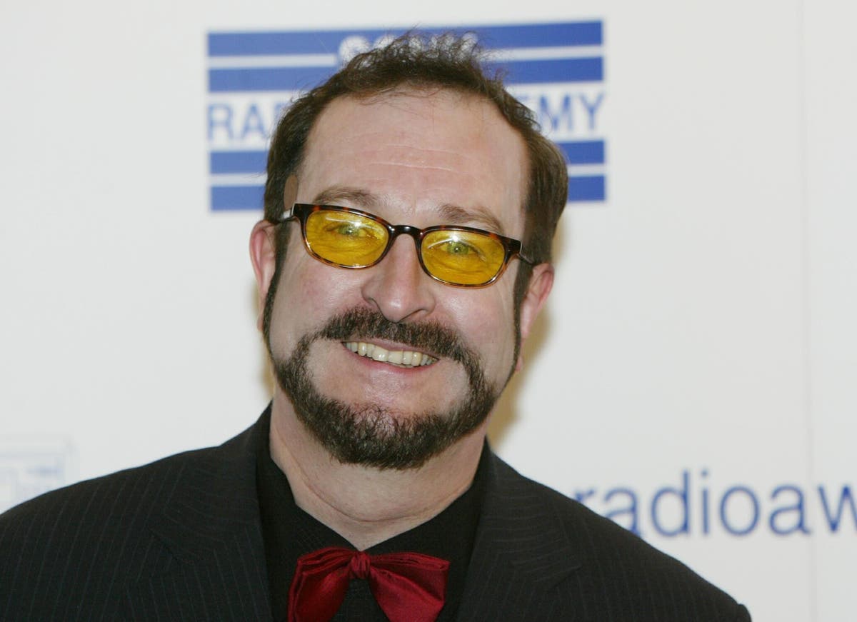 Steve Wright death latest: Tributes flood in for legendary BBC Radio 1 and 2 DJ