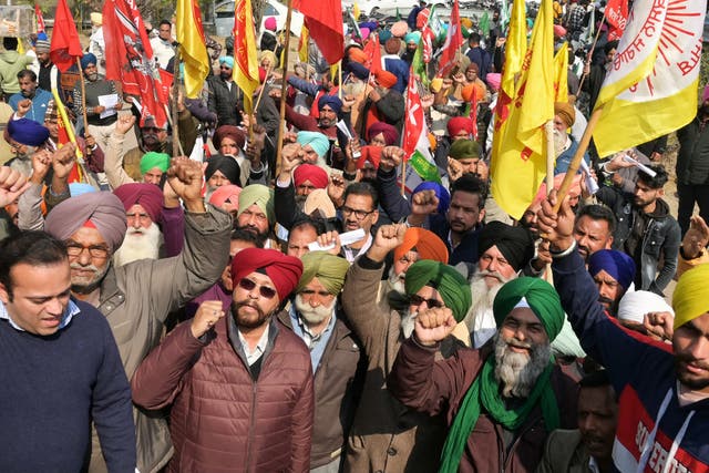 <p>Workers demand guaranteed minimum prices for crops in Amritsar  yesterday </p>