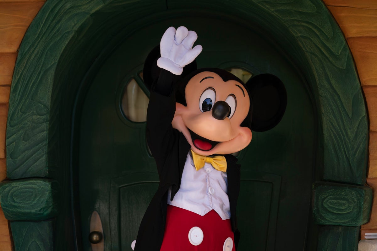 Disneyland's Mickey Mouse and Cinderella performers may unionize