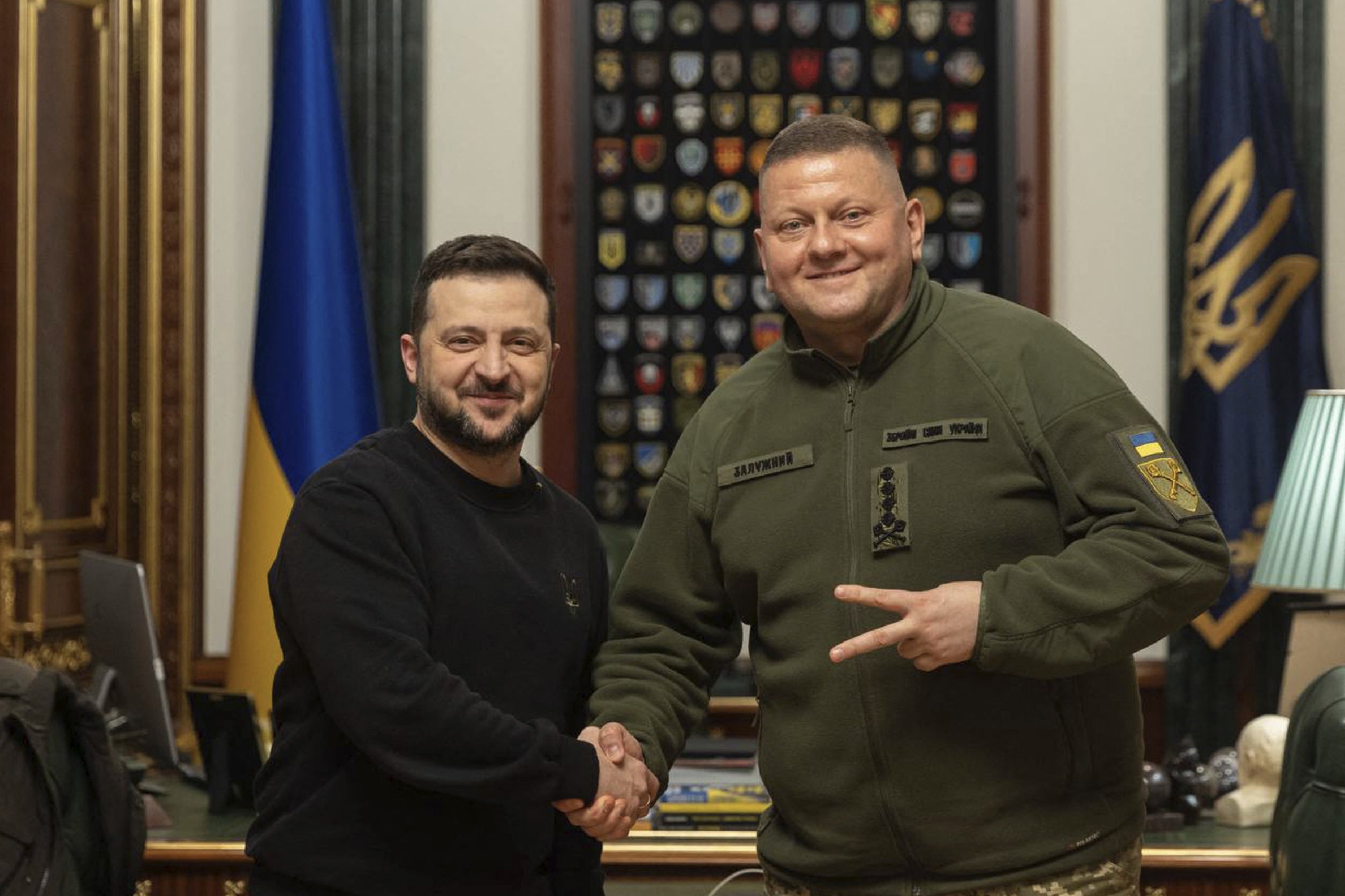 Volodymyr Zelensky, left, and Valerii Zaluzhnyi present a united front at a meeting in Kyiv last week despite reports of tensions between the two men