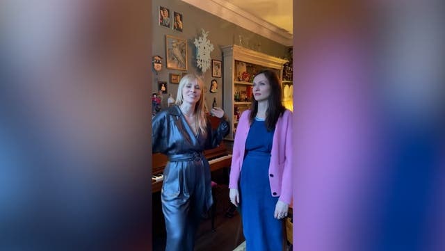 <p>Sophie Ellis-Bextor and Natasha Bedingfield perform mash-up as both singers re-enter chart after 20 years.</p>