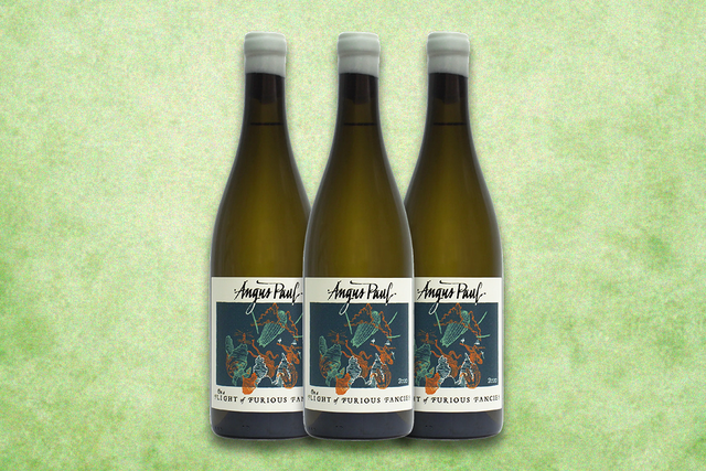 <p>This chenin blanc is packed with notes of white stone fruits and golden delicious apples</p>