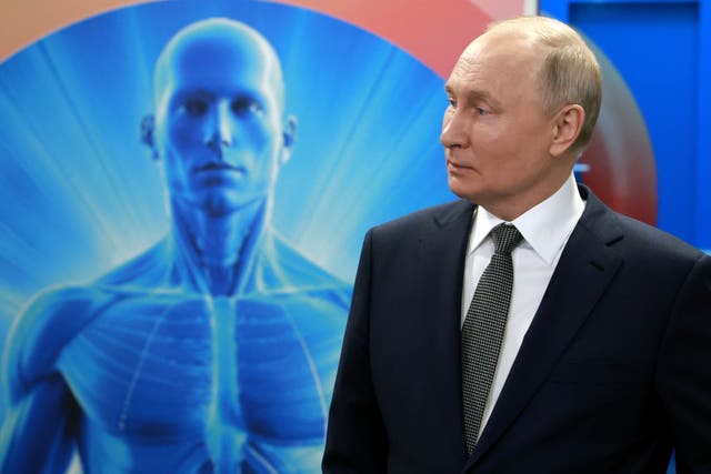 <p>Russian President Vladimir Putin visits the Center for Diagnostics and Telemedicine in Moscow </p>