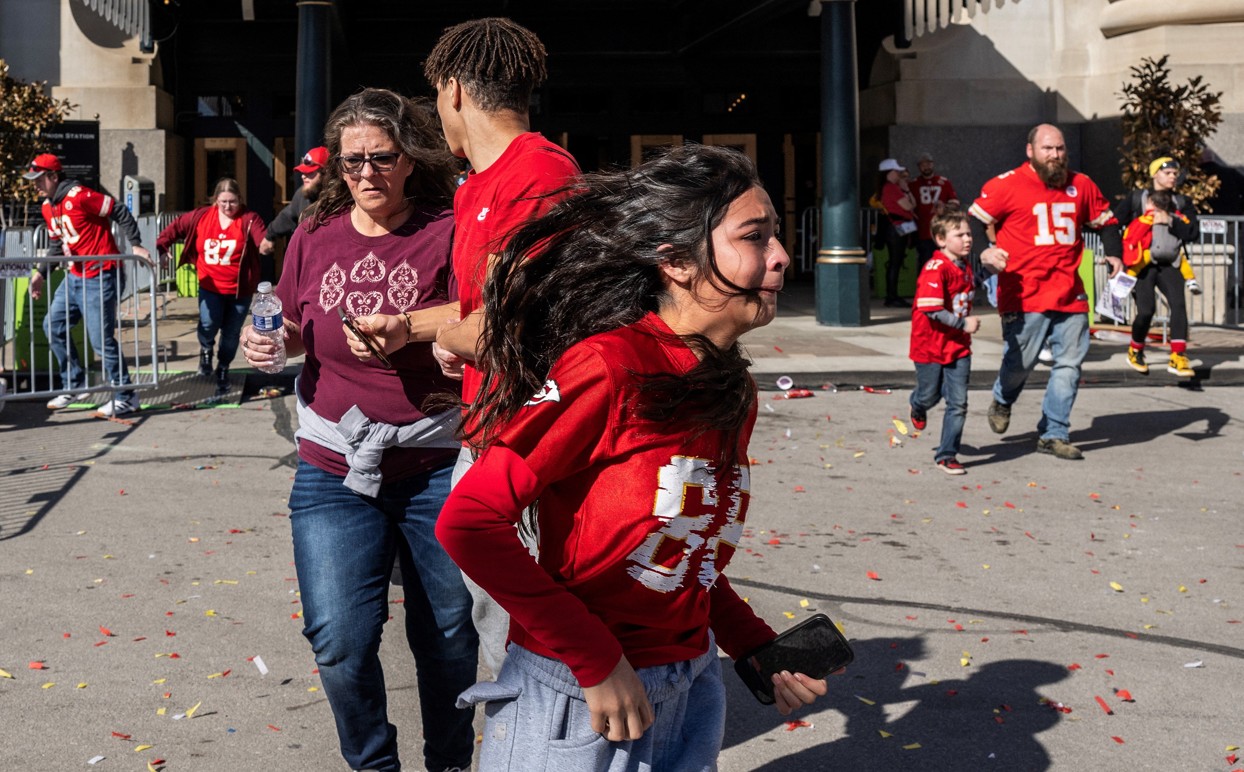 <p>People flee after shots were fired near the Kansas City Chiefs’ Super Bowl LVIII victory parade on 14 February 2024</p><p>” peak=”2601″ width=”4192″ format=”responsive” i-amphtml-layout=”responsive”><i-amphtml-sizer slot=