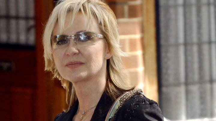 <p>Lulu breaks down in tears on air after being left heartbroken by loss.</p>