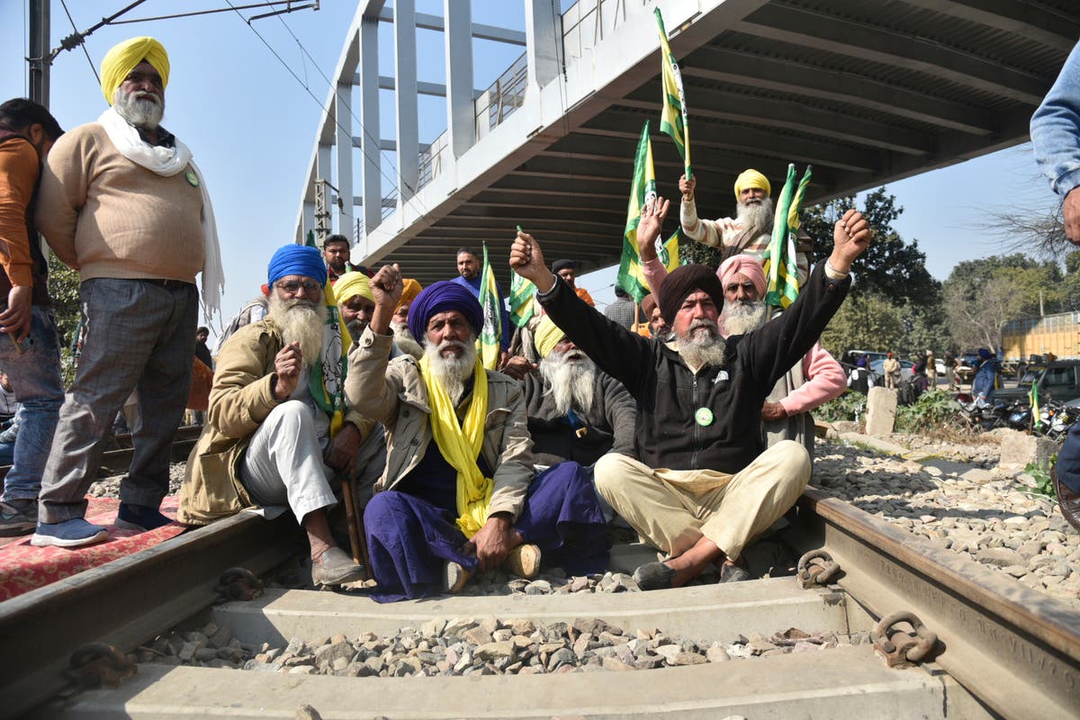 Indian farmers strike to demand guaranteed crop prices as others attempt to march to New Delhi