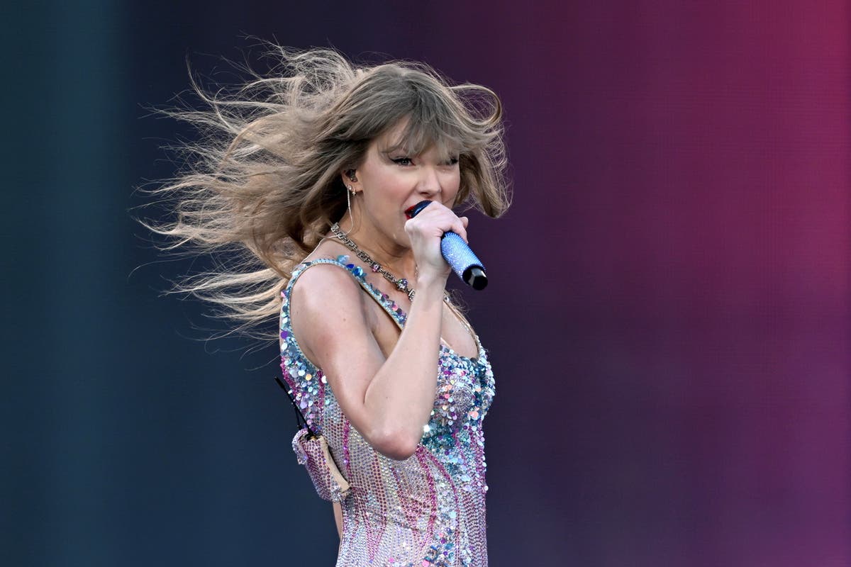 London’s V&A Museum is looking to hire a Taylor Swift superfan
