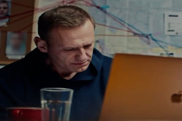 <p>Alexei Navalny tricks Russian spy into revealing which item of clothing poisoned him.</p>
