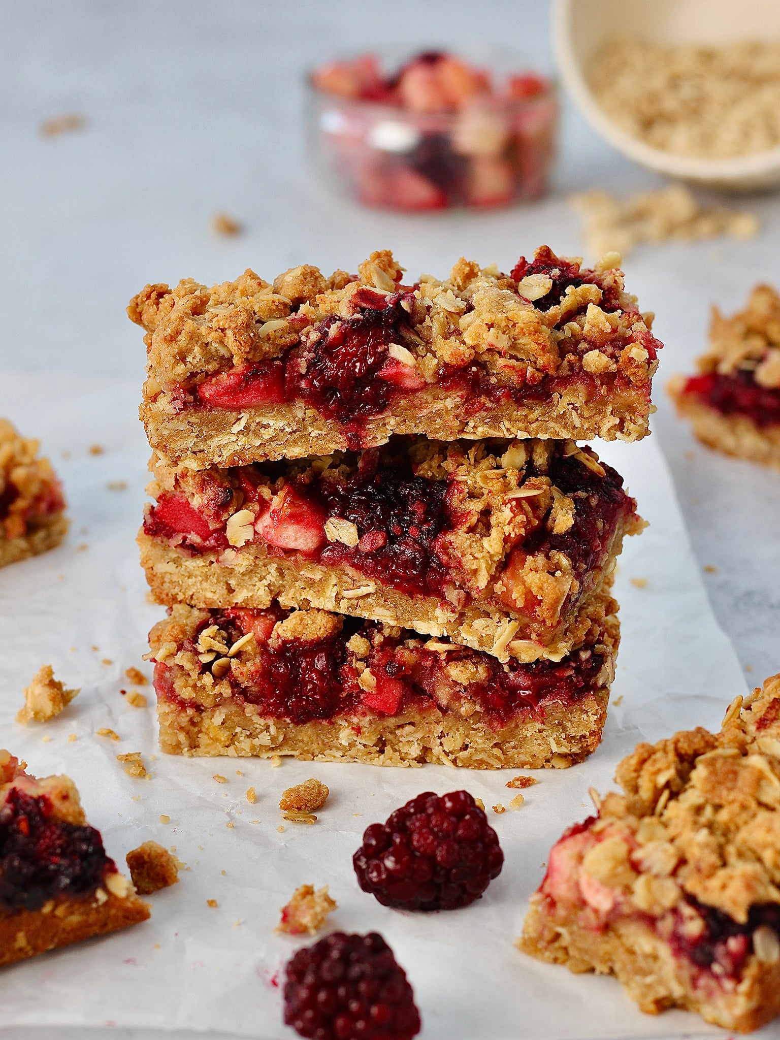 These apple and blackberry crumble bars are perfect for breakfast on the go