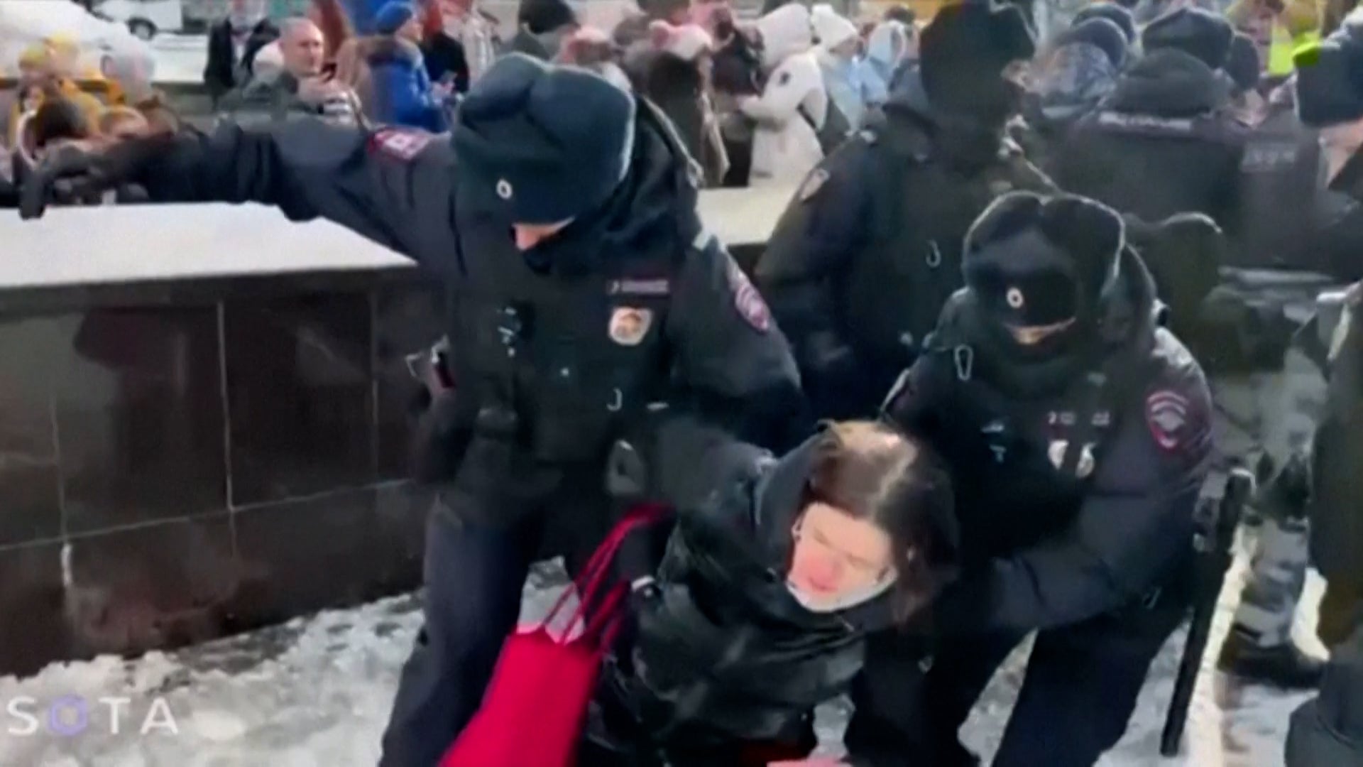 <p>Moscow police detain mourners at Navalny memorial event</p>