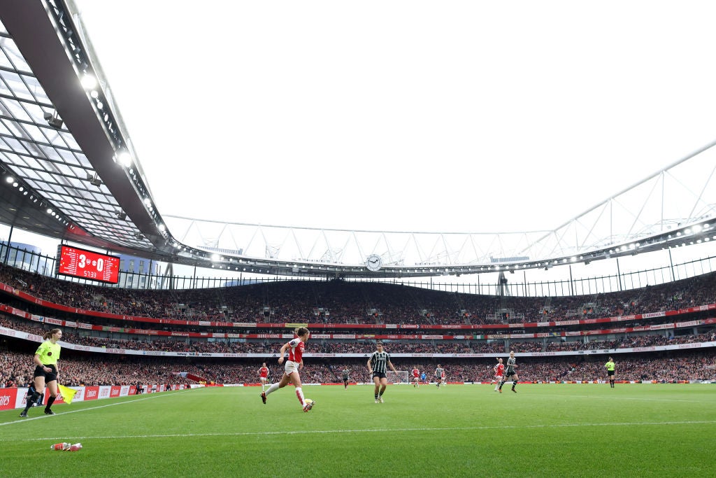 Arsenal set another WSL record with a crowd of over 60,000