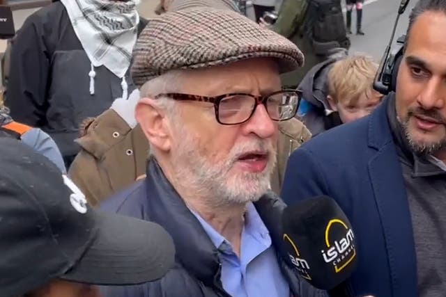 <p>Jeremy Corbyn joins thousands at pro-Palestine March in London</p>