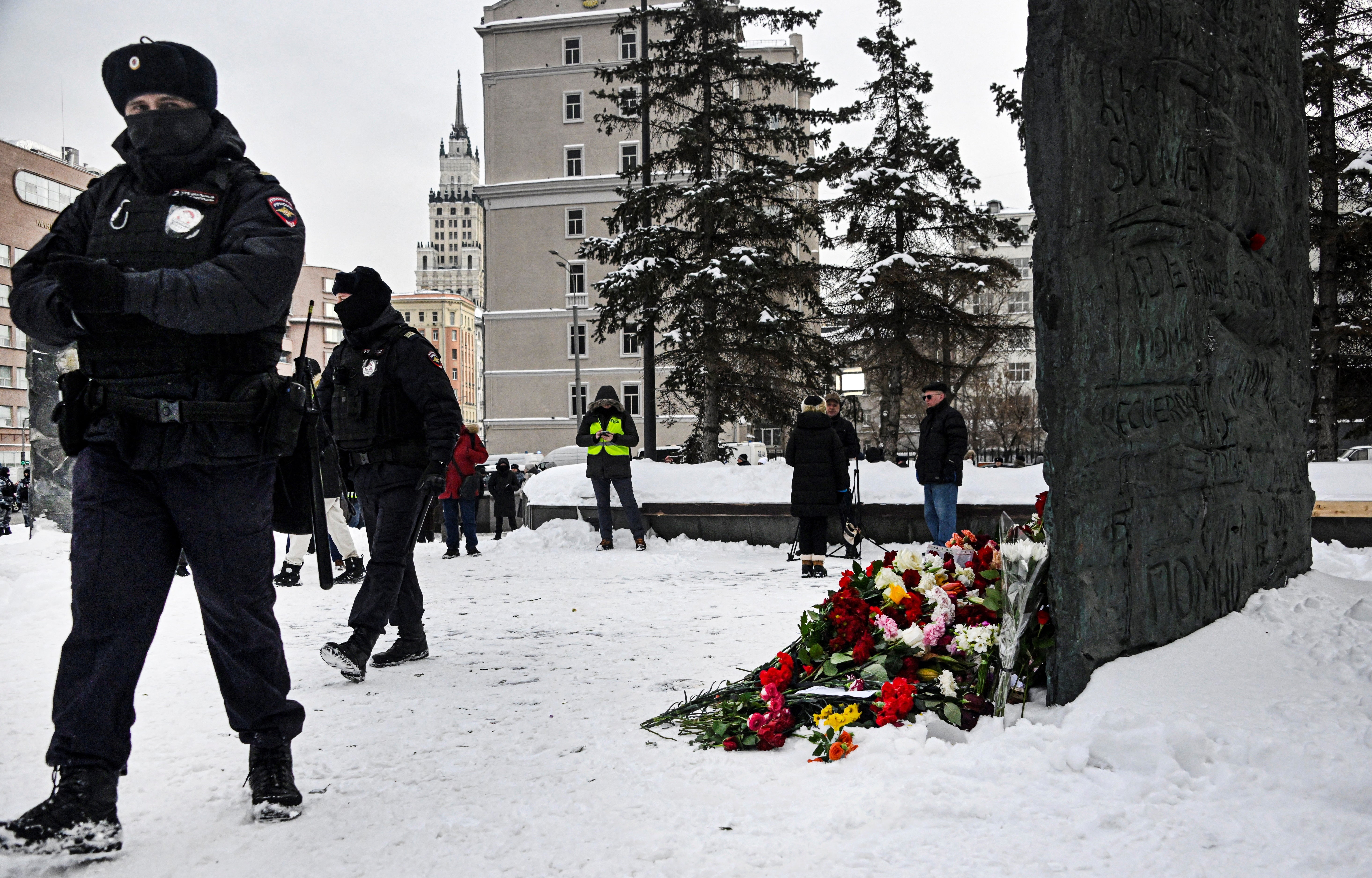 <p>Police officers stand guard next to flowers left for late Russian opposition leader Alexei Navalny at the Wall of Grief in Moscow on February 17, 2024</p>