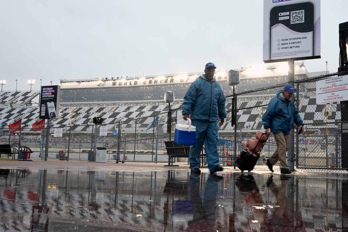 Rain pushes Daytona 500 to Monday in first outright postponement since 2012