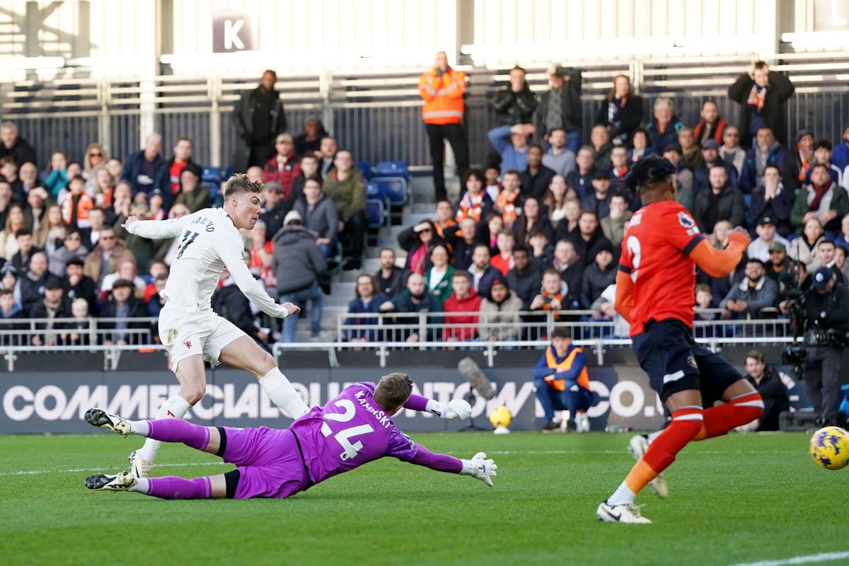 Rasmus Hojlund scores twice as Manchester United hold off Luton