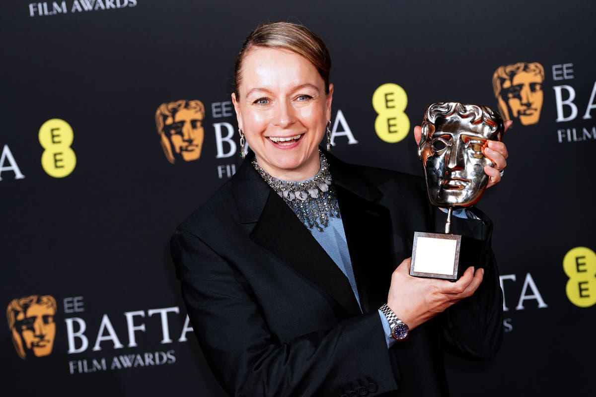 Samantha Morton dedicates Bafta to children in care