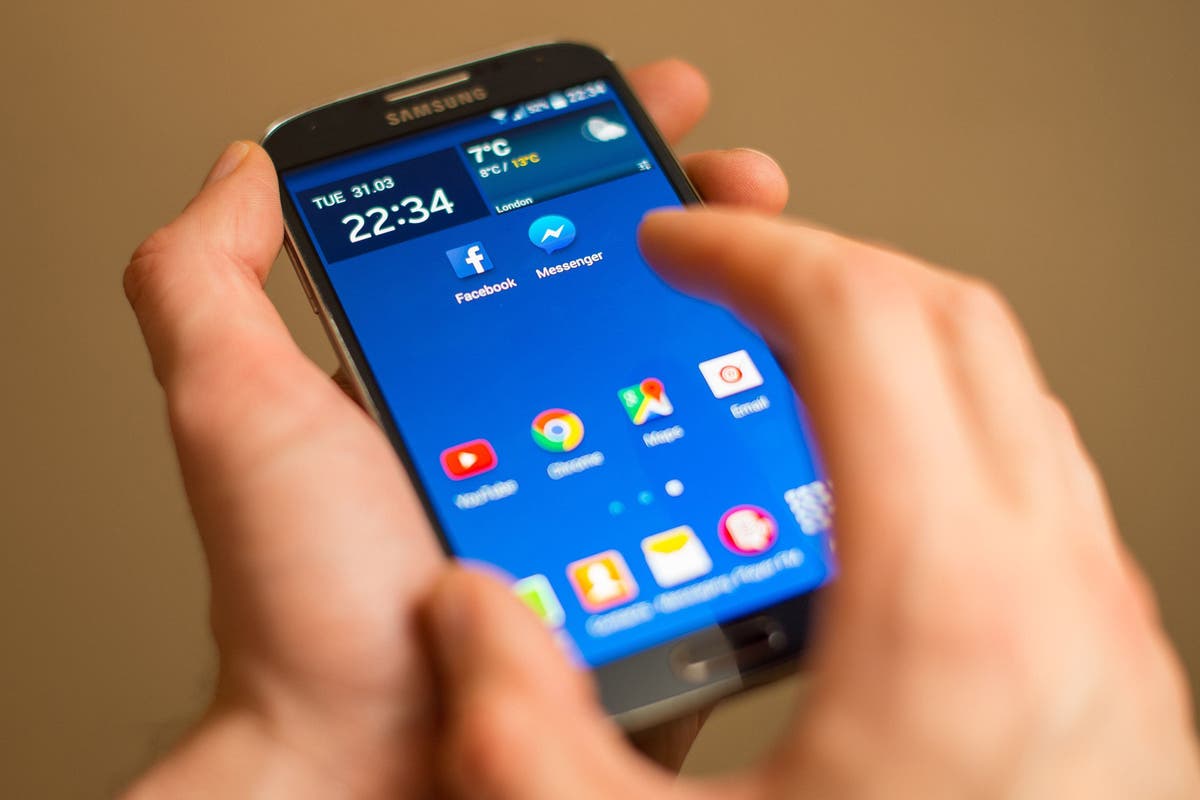 Teachers get new guidance as ministers ‘ban’ mobile phones in schools Teachers get new guidance as ministers ‘ban’ mobile phones in schools