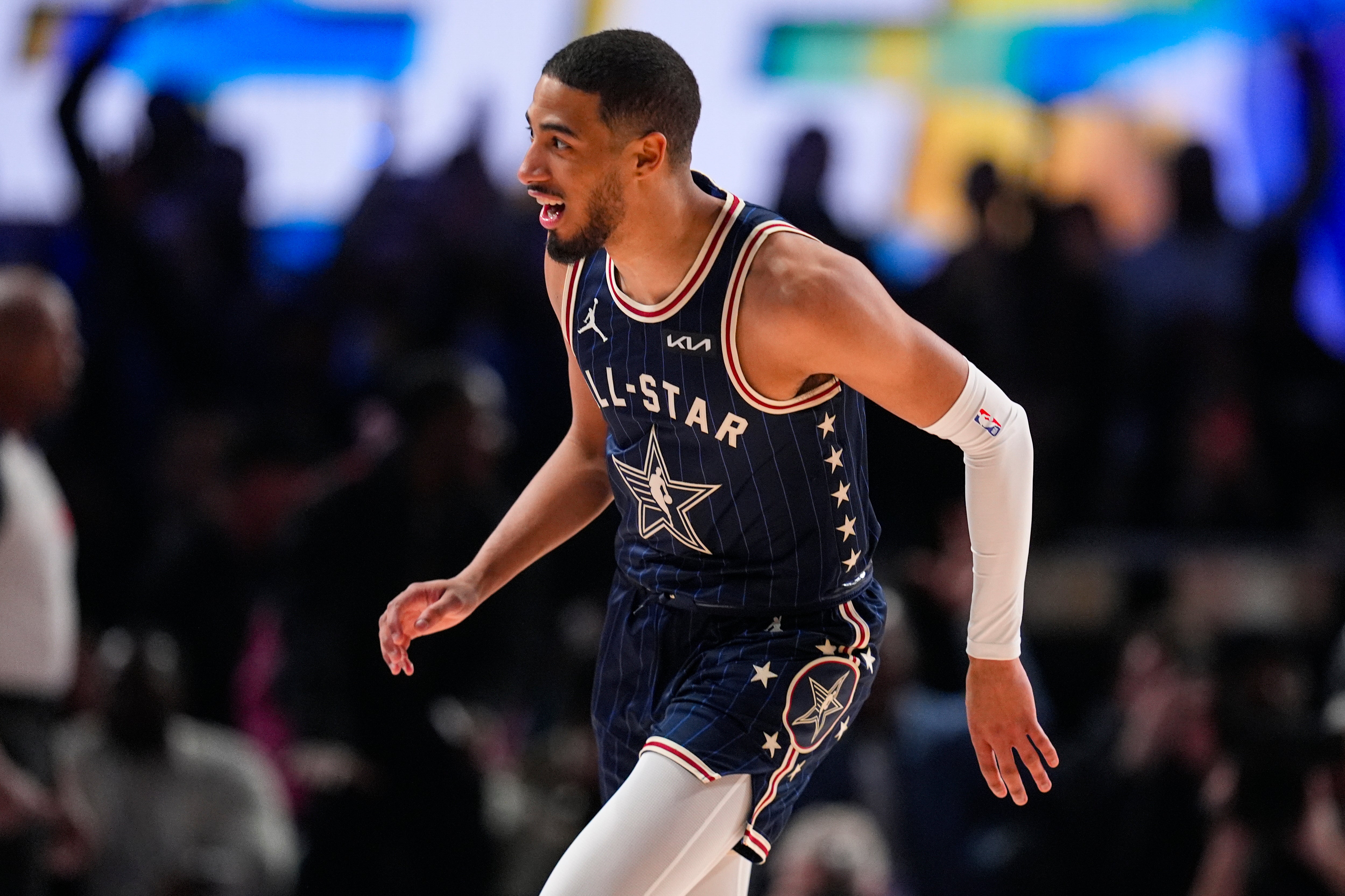 NBA All Star Game again sees tons of points lack of defense