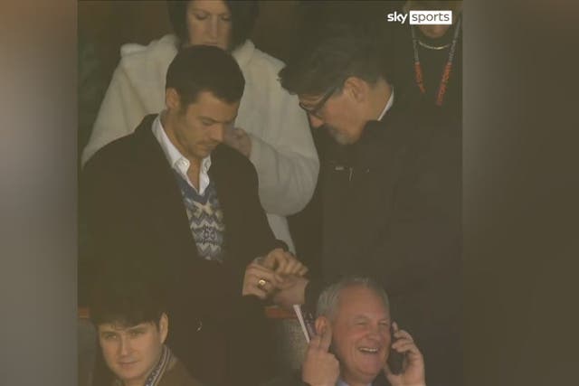 <p>Harry Styles shares mints with Mick Harford in stands at Luton Town vs Man United.</p>