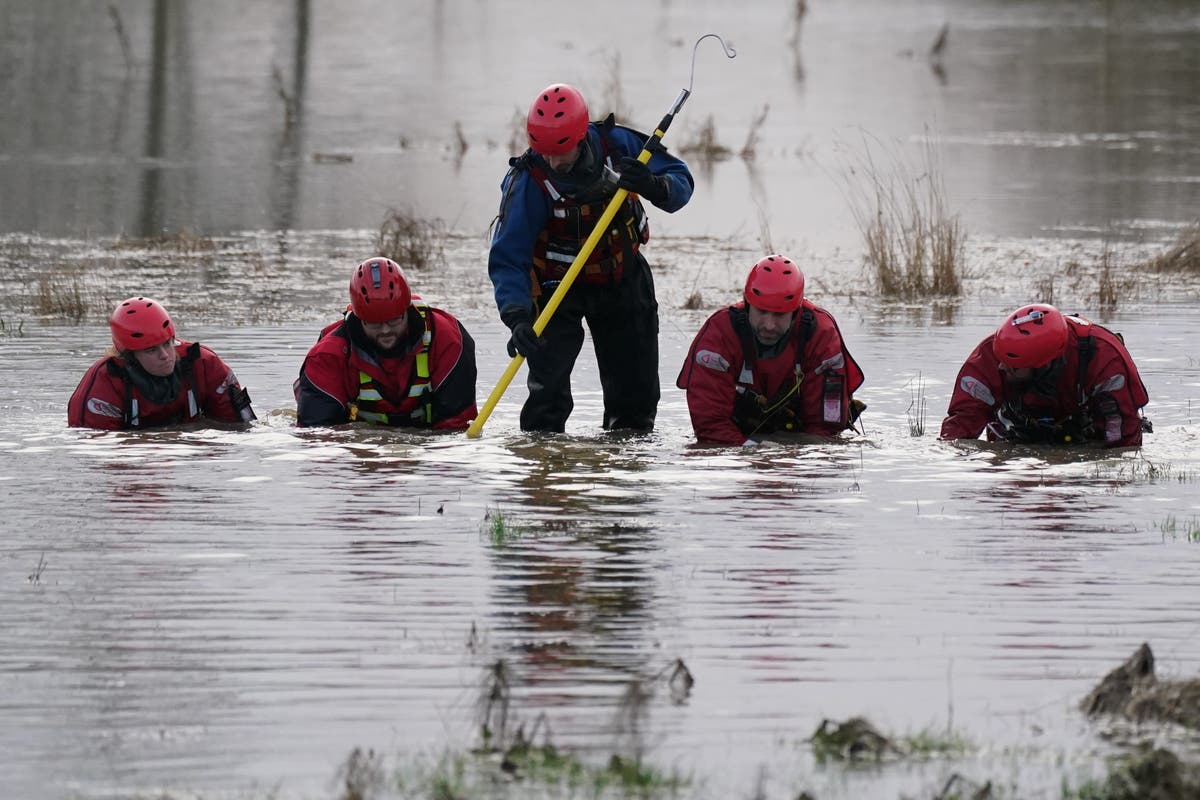 Search for missing toddler who fell into Leicestershire river continues 