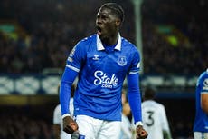 Oliver Glasner watches on as Crystal Palace denied win by late Everton equaliser