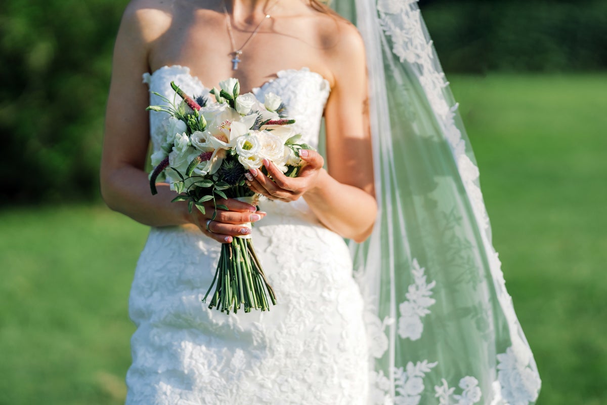 Wedding guest defended after accidentally mistaking someone else for the bride